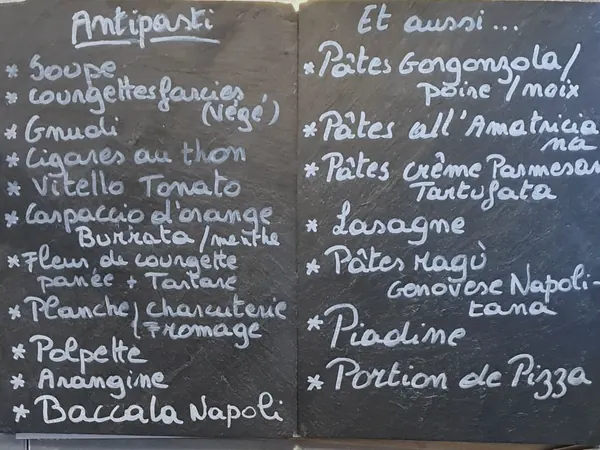 Le tableau du jour, écrit à la craie, panneaux Antipasti et Et aussi